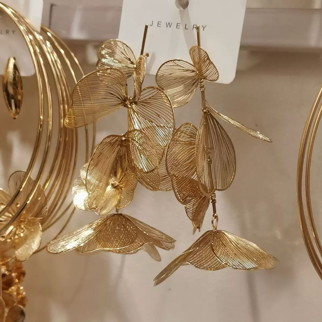 Gold openwork large leaf earrings
